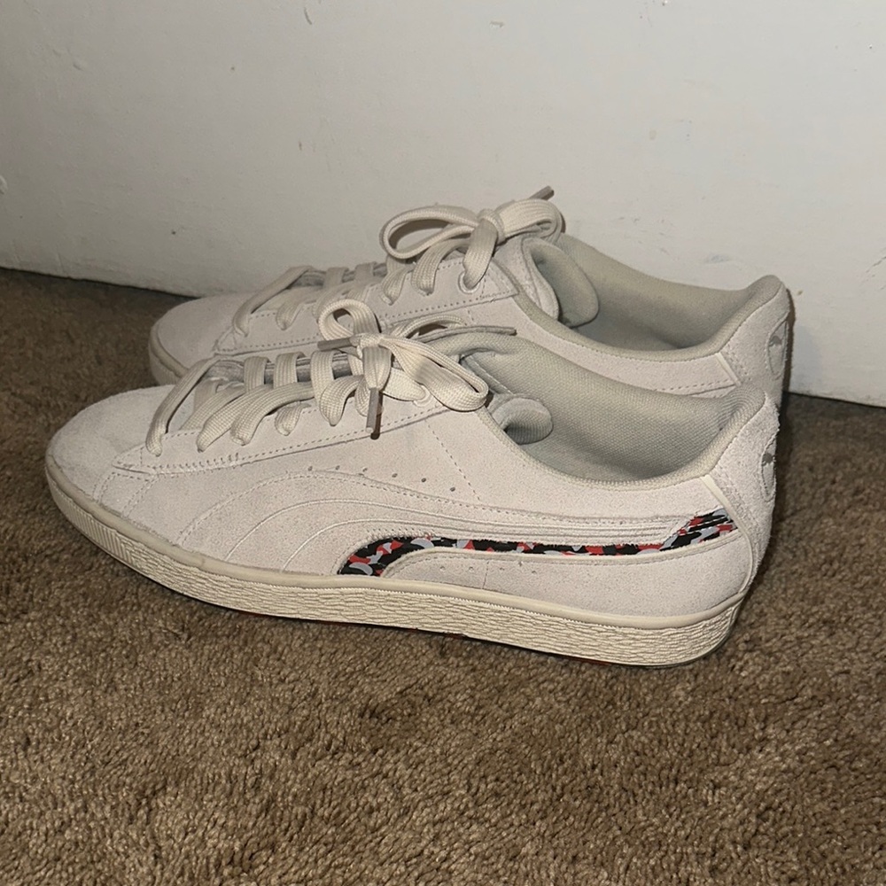Never Worn Puma Cream Suede Sneakers Size 10